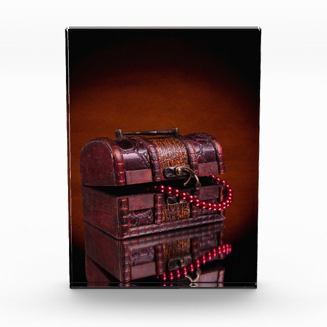 Box with treasures photo block (Front)