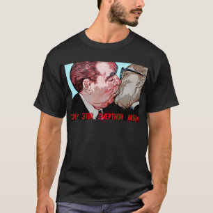 Brezhnev & Honecker Kiss,East Side Gallery, Berlin T-Shirt