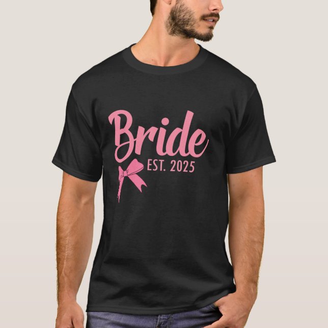 Bride Est 2025 Wife Bachelorette Party Wedding coq T-Shirt (Front)