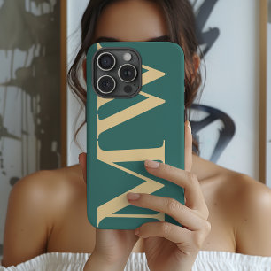 Bridesmaid   Elegant Green Wedding Bridal Initial iPhone 15 Pro Case