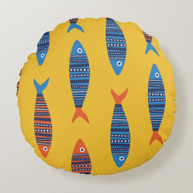 Bright fishes seamless pattern. Seaside hand drawn Round Cushion (Front)