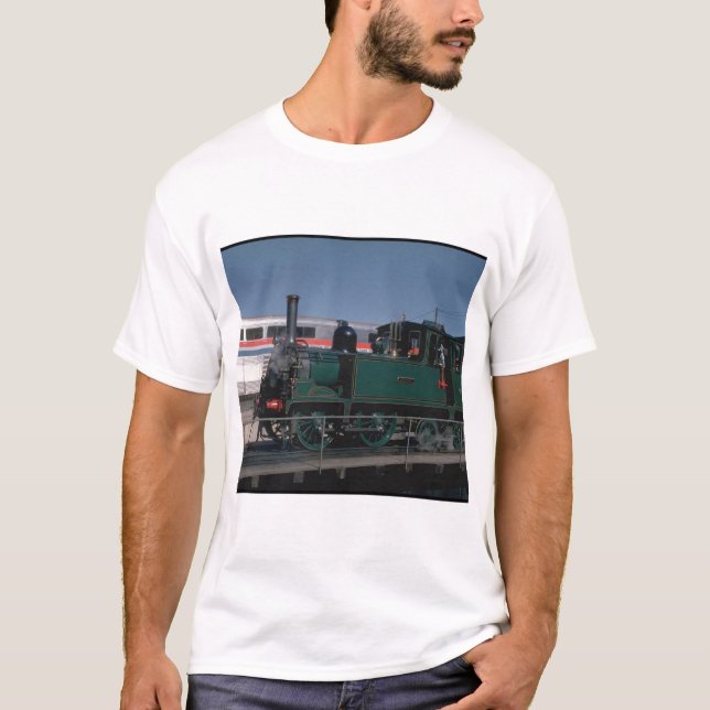 British Rys 0-4-4 T "Dunrobin_Trains of the World T-Shirt (Front)