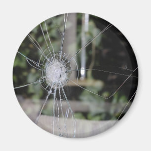 Broken show-window magnet