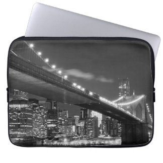 Brooklyn Bridge and Manhattan Skyline At Night Laptop Sleeve