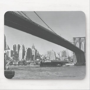 Brooklyn bridge and Manhattan skyline New York Mouse Mat