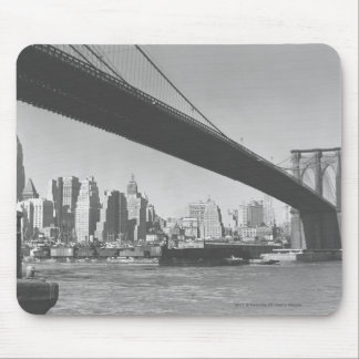 Brooklyn bridge and Manhattan skyline New York Mouse Mat
