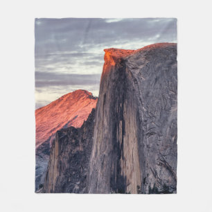 BROWN AND BLACK ROCK FORMATIONS FLEECE BLANKET