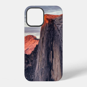 BROWN AND GRAY ROCK FORMATION UNDER GRAY CLOUDS iPhone 12 CASE