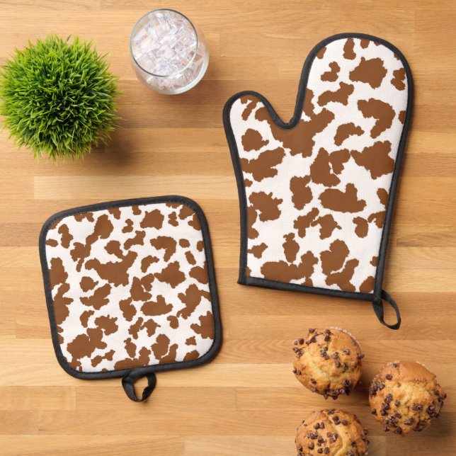 Brown And White Cow Hide Fur Pattern Oven Mitt & Pot Holder Set (Top Down)