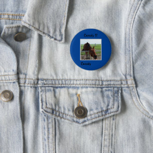 Brown Horse Reaching For Carrots, 6 Cm Round Badge