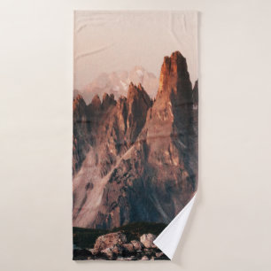 BROWN ROCK FORMATION DURING DAYTIME BATH TOWEL