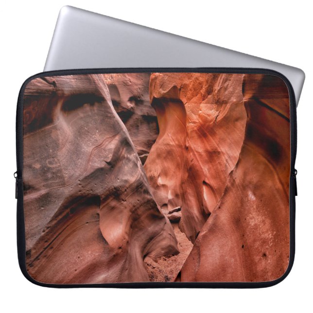 Brown rock formations laptop sleeve (Front)