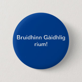 Bruidhinn Gàidhlig rium/ Speak Gaelic to me.  6 Cm Round Badge