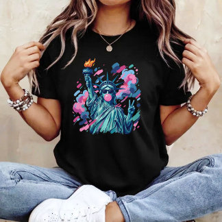 Brushstroke Statue of Liberty Blowing Bubble Gum  T-Shirt
