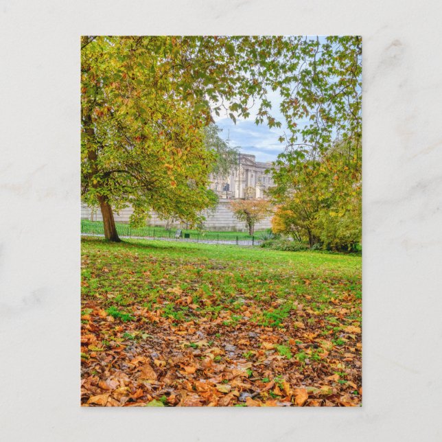 Buckingham Palace, London UK Postcard (Front)