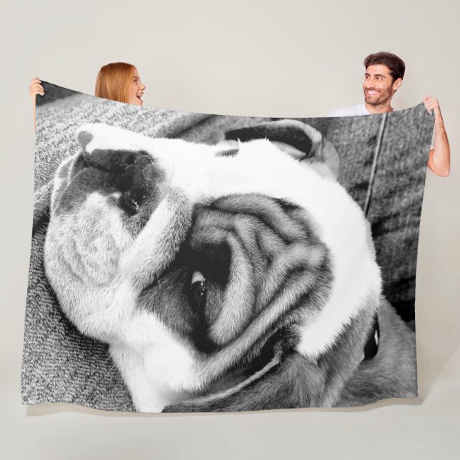 Bulldog Fleece Blanket (In Situ)