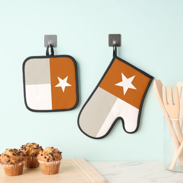 Burnt Orange Texas State Flag Oven Mitt & Pot Holder Set (Insitu(Hanging))