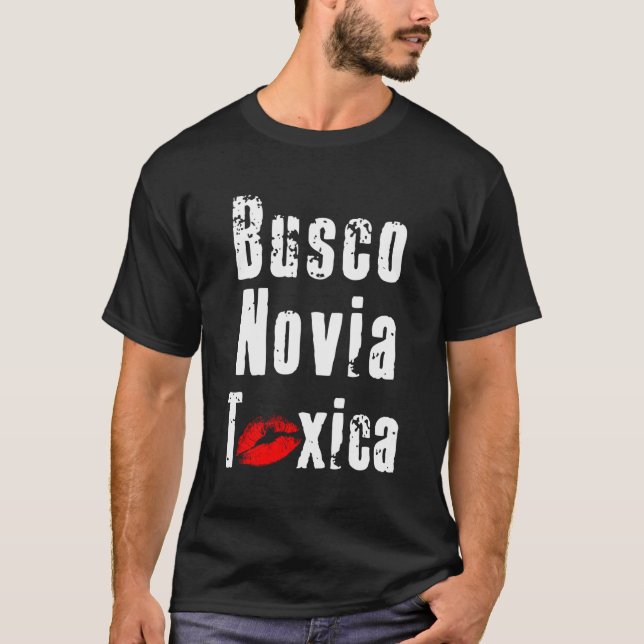 Busco Novia Toxica Spanish For Boyfriend Or Husban T-Shirt (Front)