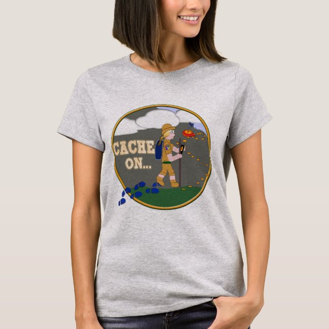 CACHE ON! GEOCACHING CHICK GIRL BLOND T-Shirt (Front)