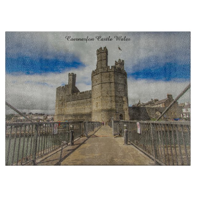 Caernarfon Castle Wales. Cutting Board (Front)