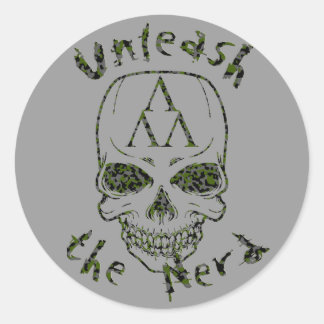 cammo-unleash, cammo-thenerd, Skull-Alone-cammo Classic Round Sticker