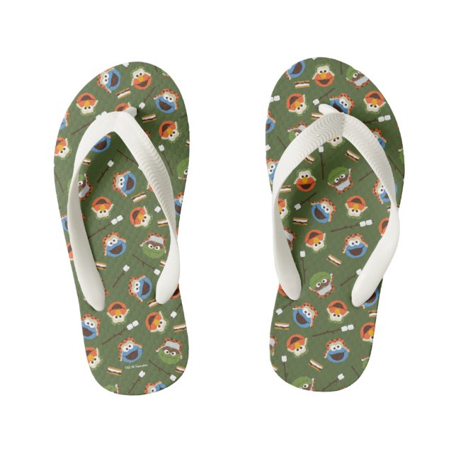 Camping Is S'more Fun With Friends Pattern Kid's Flip Flops (Footbed)
