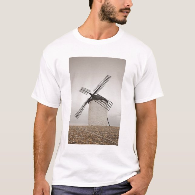 Campo de Criptana, antique La Mancha windmills T-Shirt (Front)