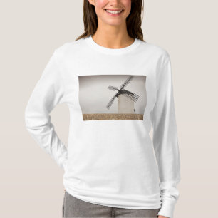 Campo de Criptana, antique La Mancha windmills T-Shirt