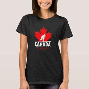 Canada Hockey Maple Leaf Ice Hockey Player Vintage T-Shirt