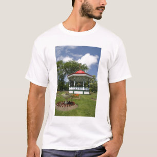 Canada, Nova Scotia, Halifax, Public Gardens. 2 T-Shirt