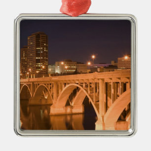 Canada, Saskatchewan, Saskatoon: Broadway Metal Tree Decoration