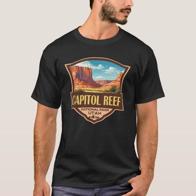 Capitol Reef National Park Illustration Retro Art T-Shirt (Front)