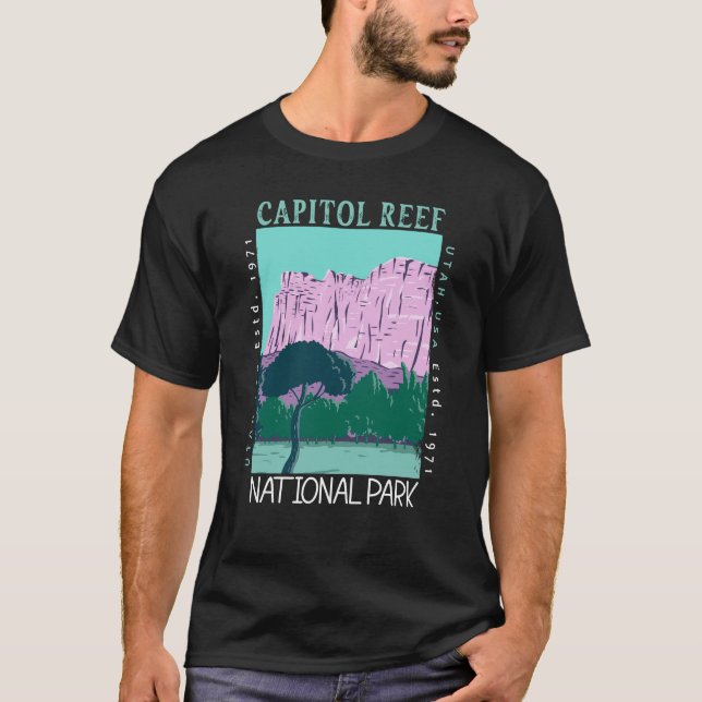  Capitol Reef National Park Utah Distressed Retro T-Shirt (Front)