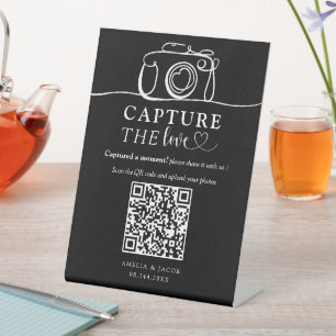 Capture the love Black & White Wedding Pedestal Sign