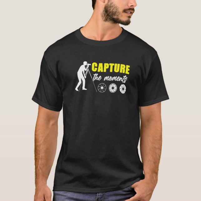 Capture The Moments Photographer Photography Lens  T-Shirt (Front)