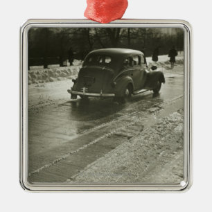 Car on the Road Metal Tree Decoration