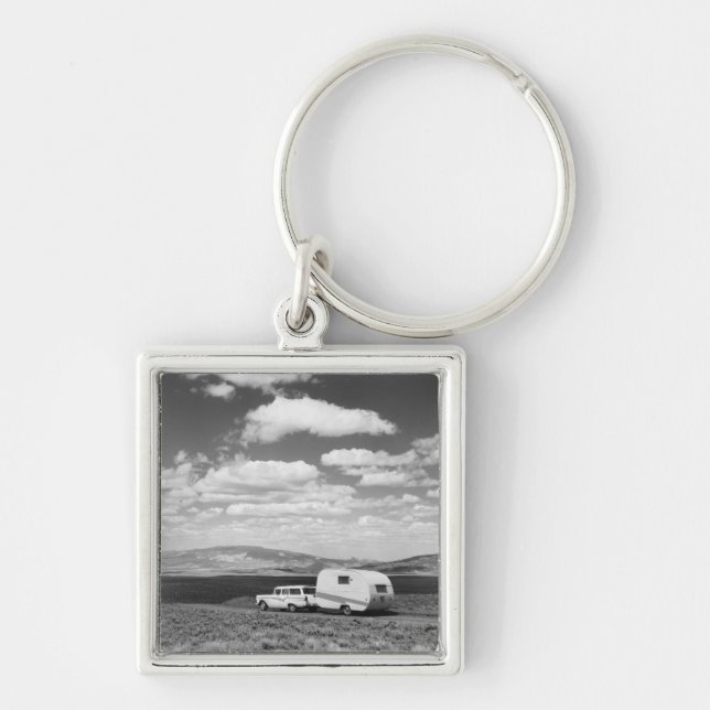 Car pulling trailer on road key ring (Front)