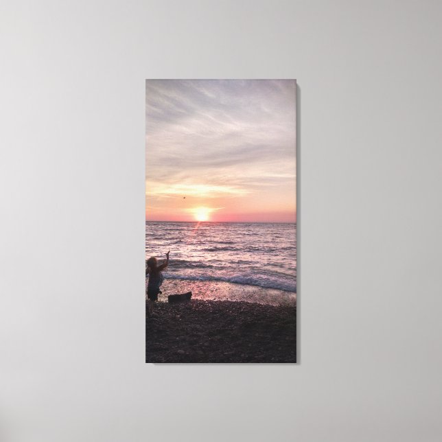 Carefree beach scene. canvas print (Front)