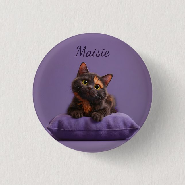 Cartoon Tortoiseshell Kitten on Purple Cushion 3 Cm Round Badge (Front)