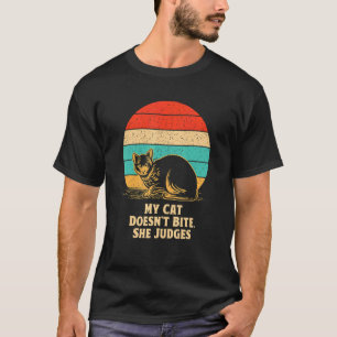 Cat Doesn't Bite She Judges Cat Mom Sarcastic Cat  T-Shirt