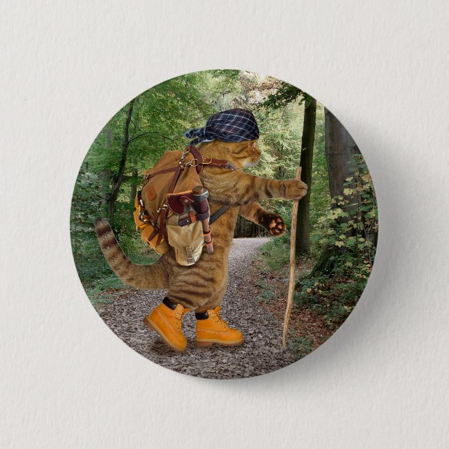 Cat hiker with backpack 6 cm round badge (Front)