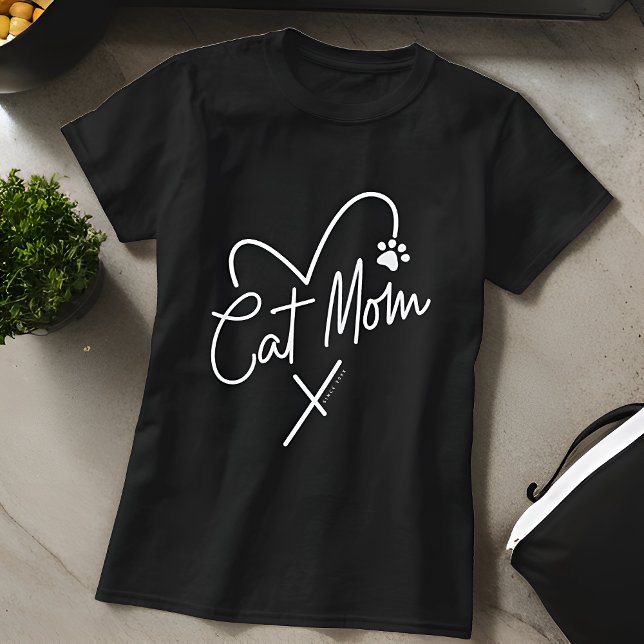 Cat Mum Modern Playful Heart and Fun Typography T-Shirt (Creator Uploaded)