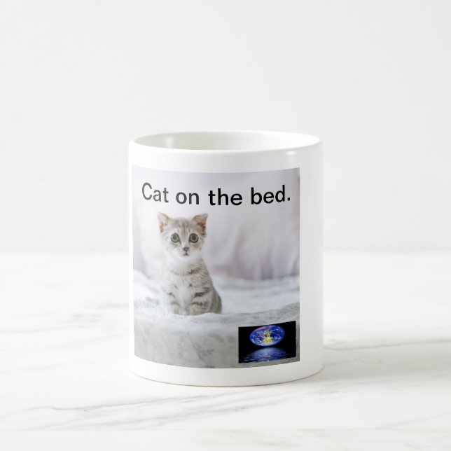 Cat on the bed. coffee mug (Center)