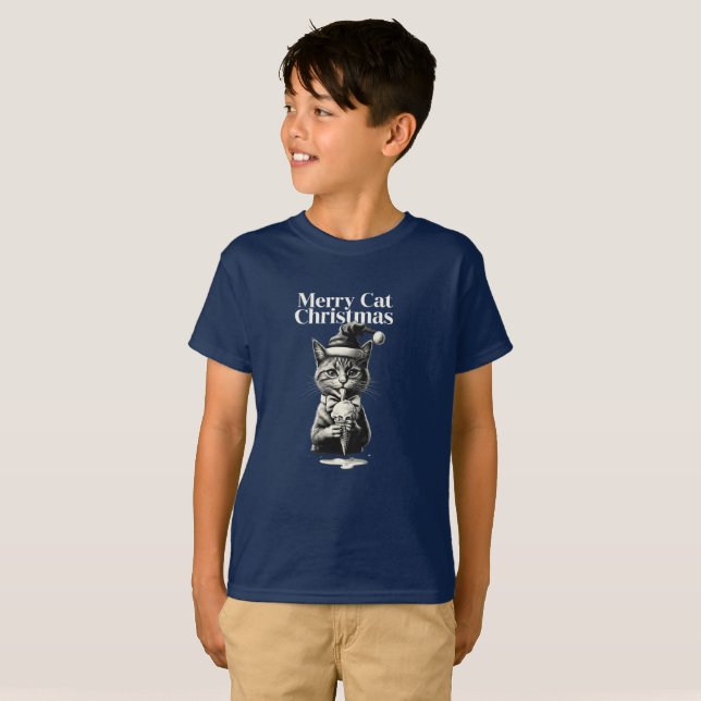 Cat on the grass. T-Shirt (Front Full)