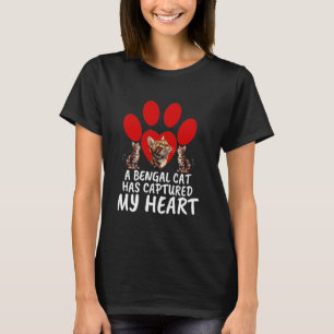 Cat Owner A BENGAL CAT HAS CAPTURED MY HEART Funny T-Shirt