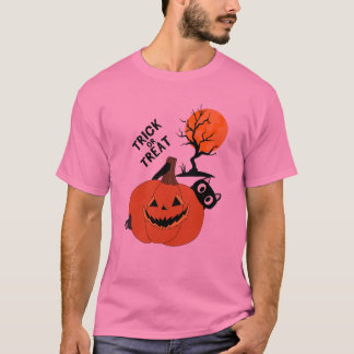 Cat Playing with a Pumpkin – Trick or Treat Time  T-Shirt