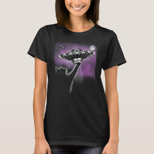 Cat Playing With UFO Space Aliens bCute Cat T-Shirt