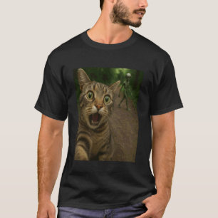 Cat Selfie Funny Martian Alien in The Background T-Shirt