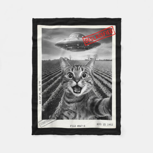 Cat Selfie Ufo Alien Funny Surprised Cat Meme Men  Fleece Blanket (Front)