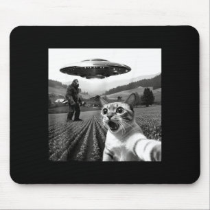 Cat Selfie With Alien Ufo Funny Cat Alien Bigfoot Mouse Mat